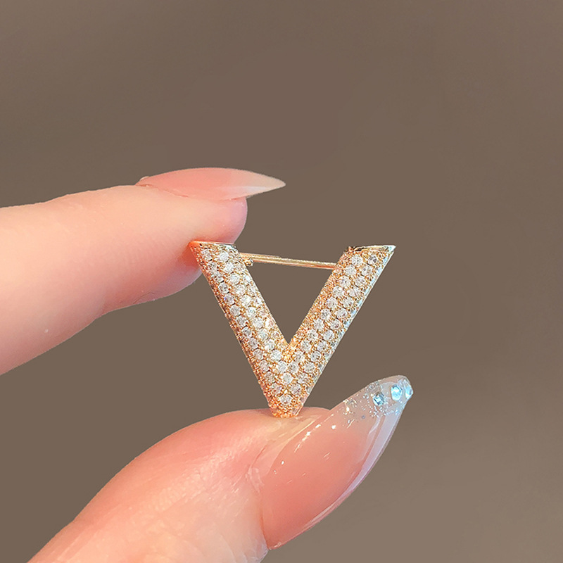 V Letter Rhinestone Small Summ - Embroidery Initials recension och pris
